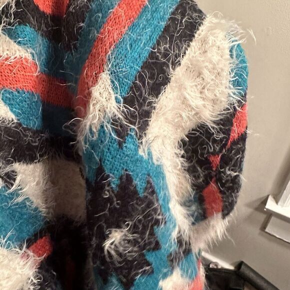 36 Point 5 Womens Aztec Native American Style Boho Hippie Eyelash Sweater Size S - Picture 4 of 11